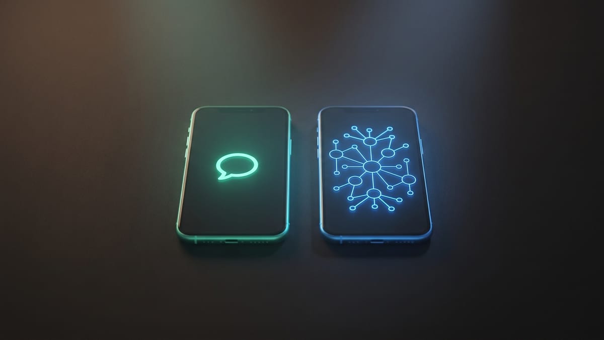 Dois celulares lado a lado mostrando WhatsApp Business e interface de API